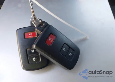 2017 Toyota Prius V z USA, uszkodzony, nr VIN JTDZN3EU4HJ057460